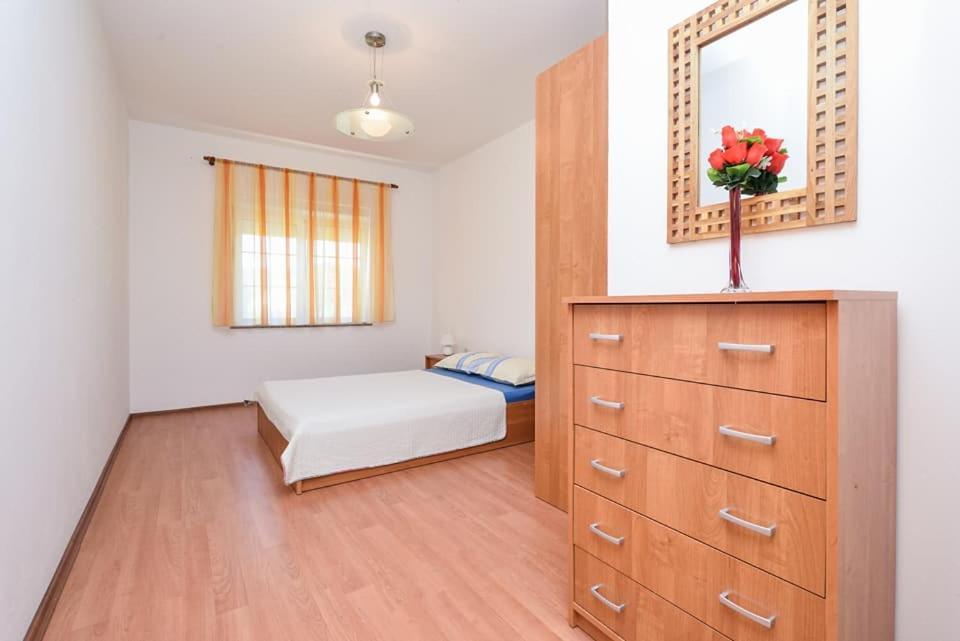 Sreca Apartment Near Beach With Bbq Bibinje Exterior photo