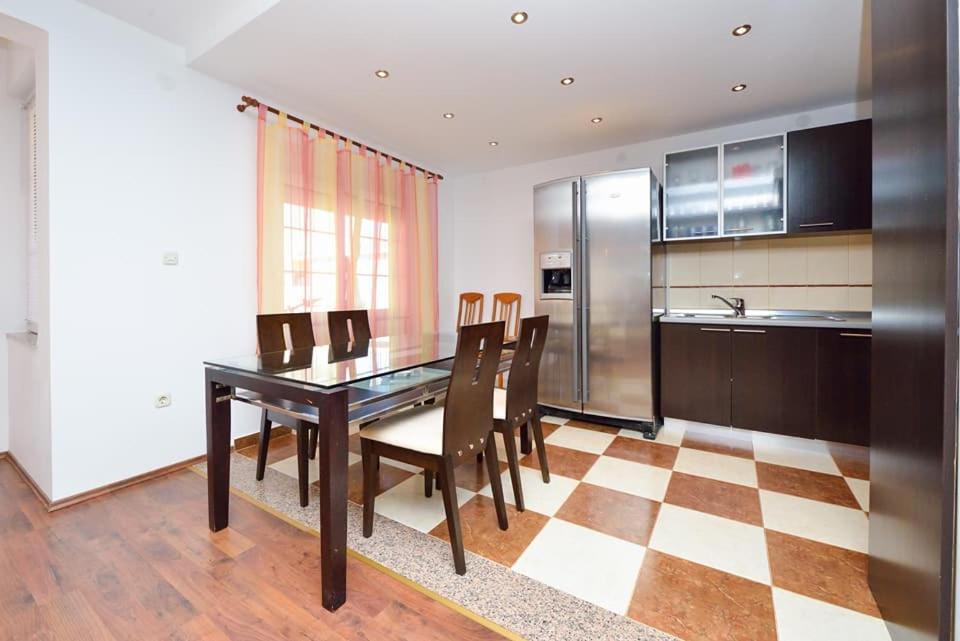 Sreca Apartment Near Beach With Bbq Bibinje Exterior photo
