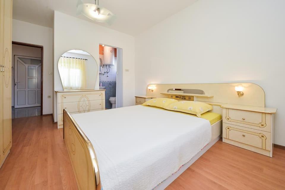 Sreca Apartment Near Beach With Bbq Bibinje Exterior photo